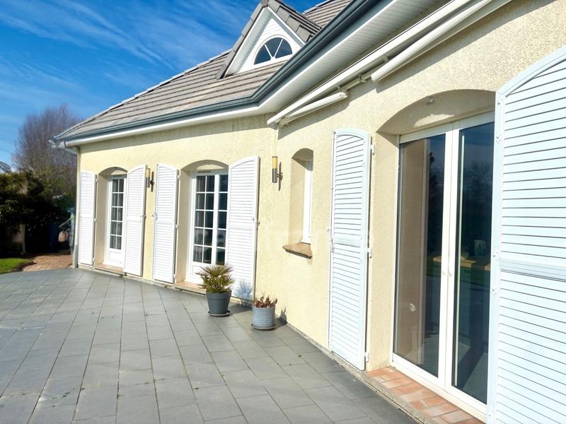 Maison - 226 m² - 8 pièces