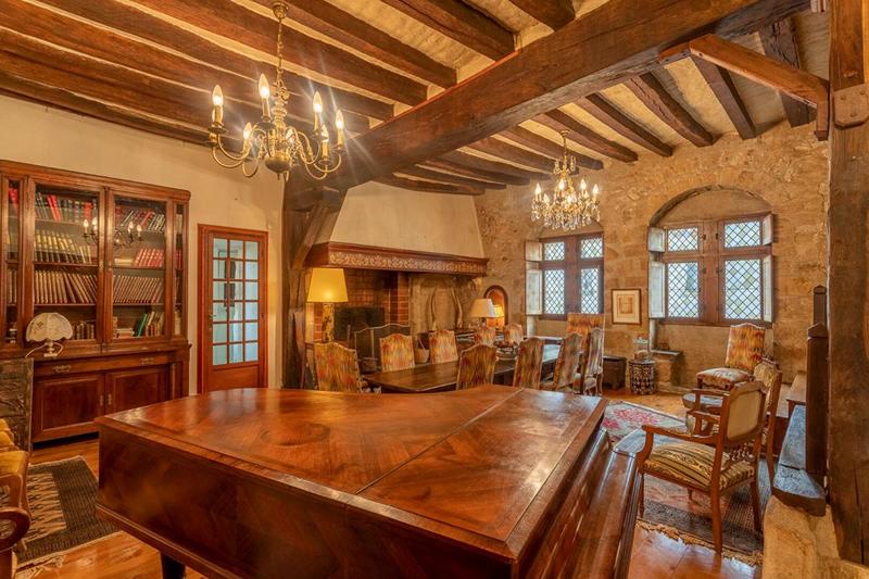 Maison - 281 m² - 6 pièces