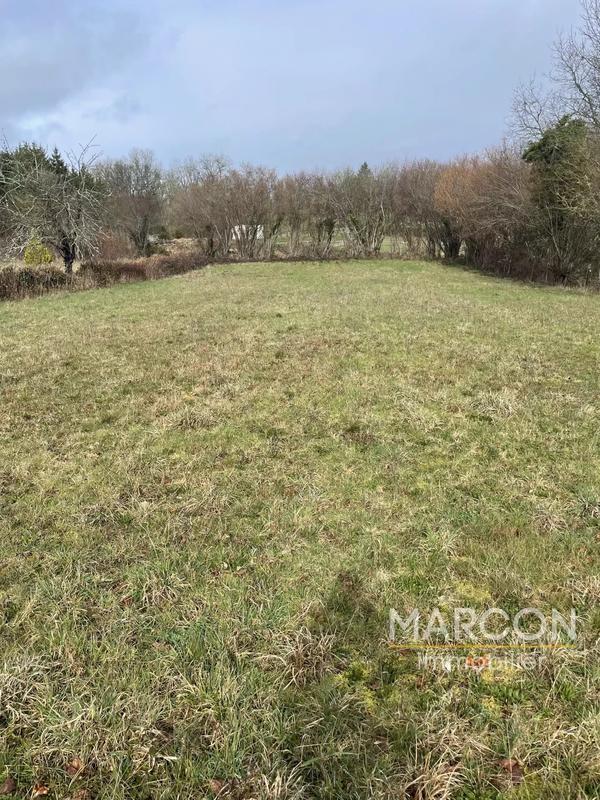 Terrain constructible - 1 868 m²