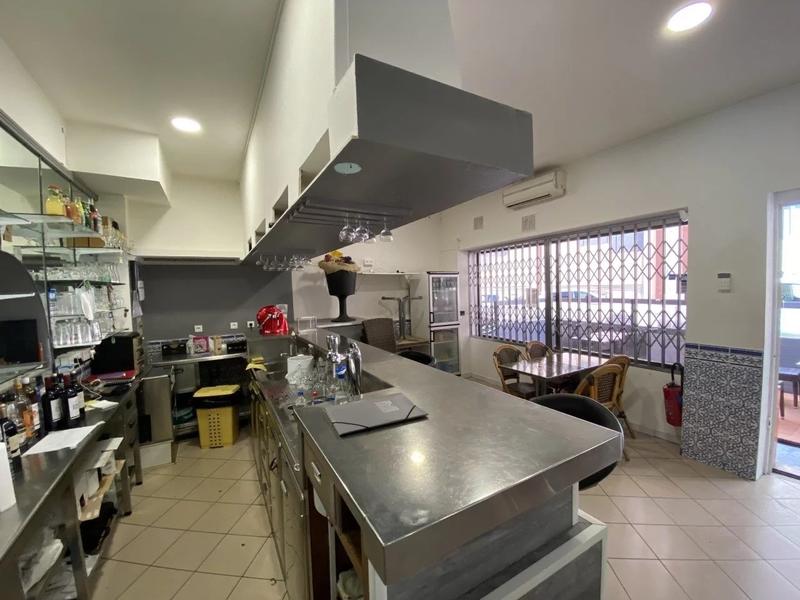 Local commercial - 106 m² - 4 pièces