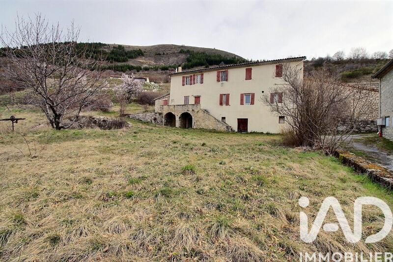 Maison - 238 m² - 6 pièces