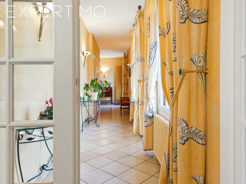 Maison - 388 m² - 11 pièces