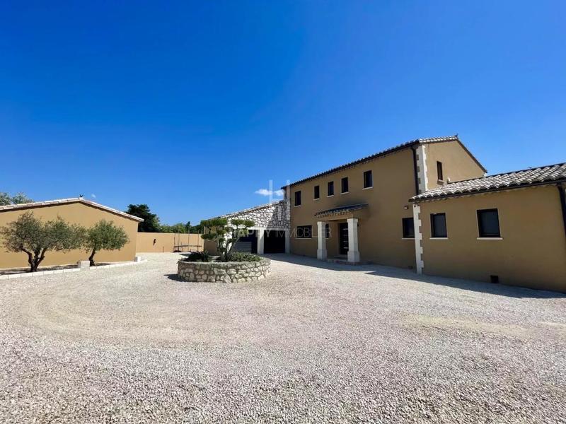 Villa - 195 m² - 6 pièces