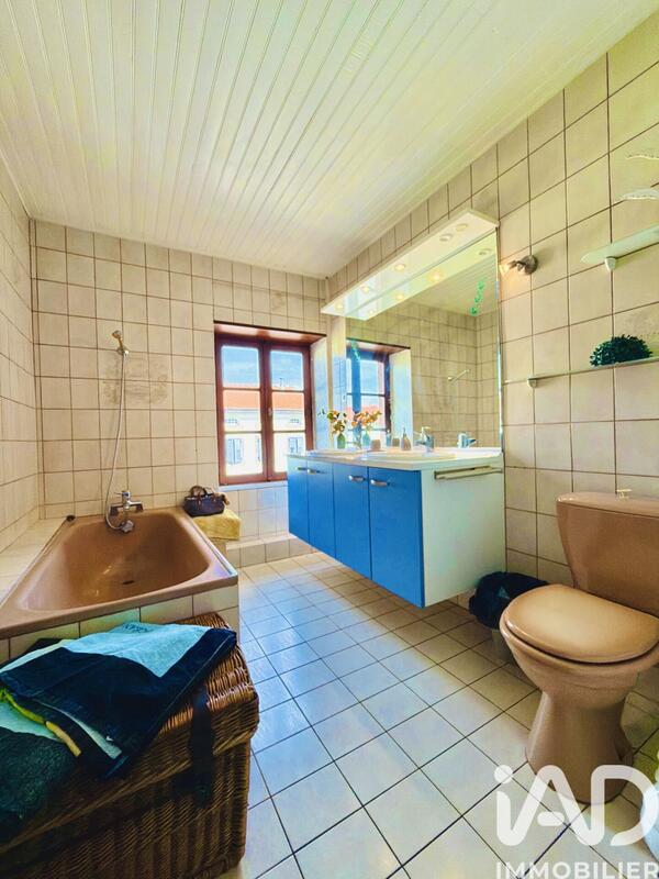 Maison - 212 m² - 7 pièces