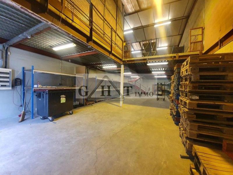 Entrepôt - 250 m²