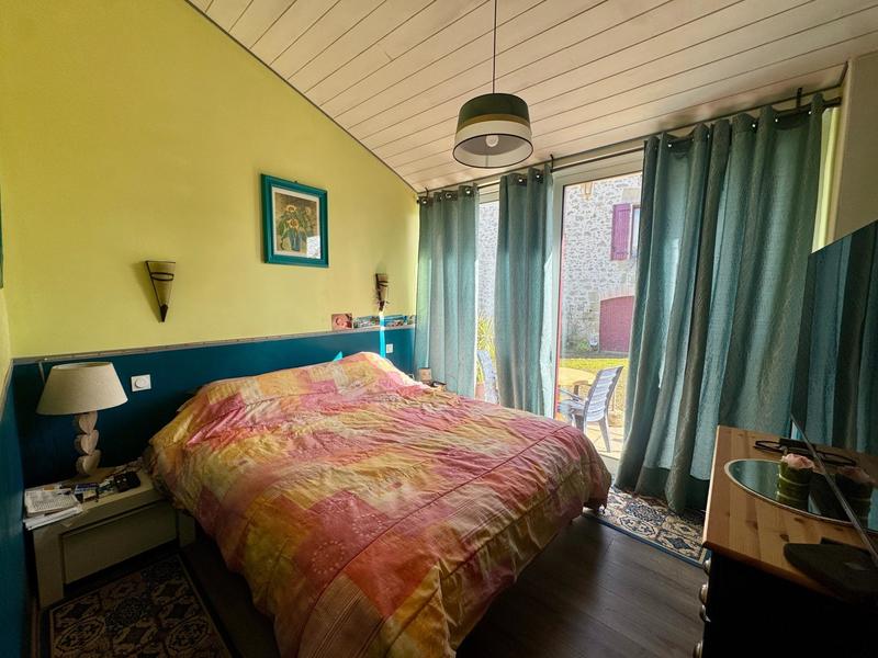 Maison - 241 m² - 9 pièces