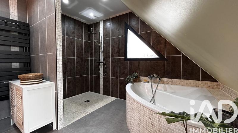 Maison - 200 m² - 8 pièces