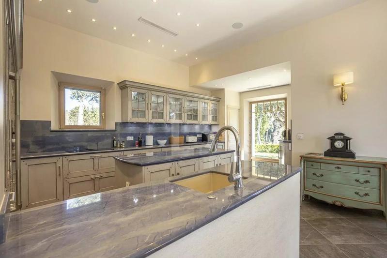 Propriété - 390 m² - 12 pièces