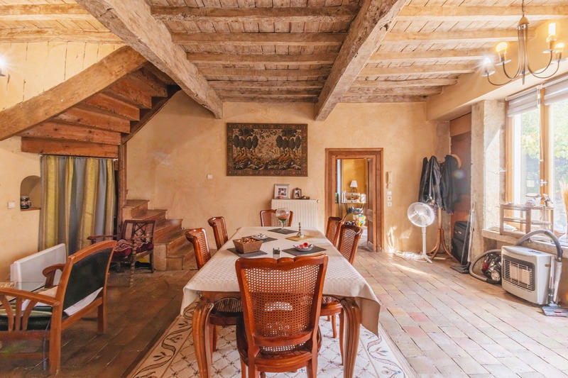 Maison - 275 m² - 8 pièces