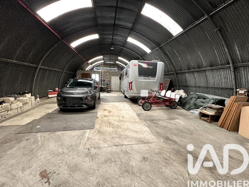 Terrain - 68 672 m²