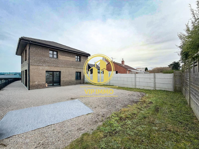 Maison - 220 m² - 10 pièces