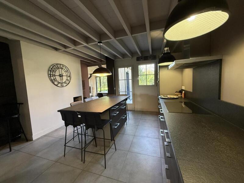 Maison - 218 m² - 9 pièces