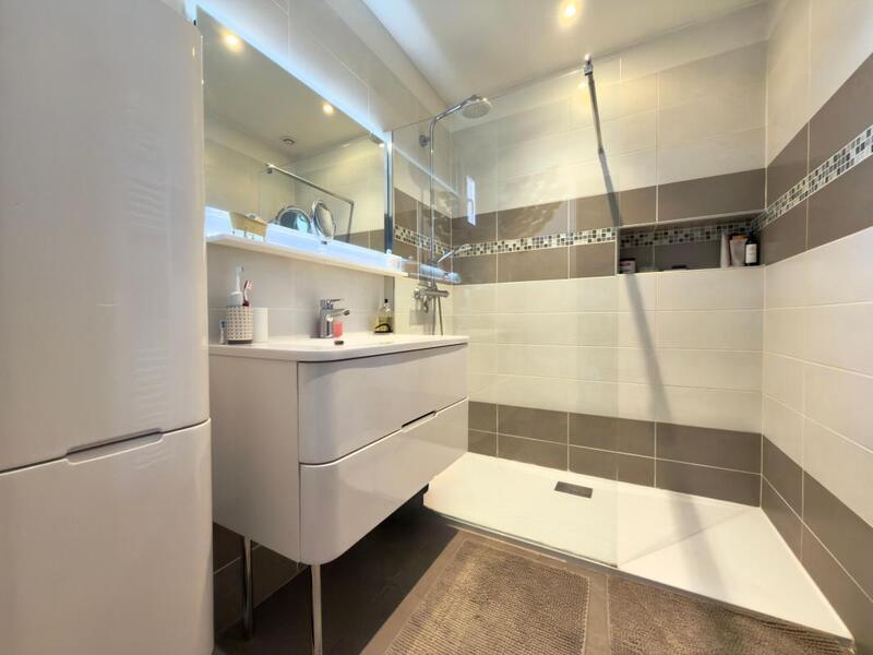 Maison - 93 m² - 5 pièces