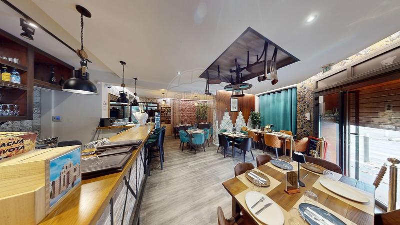 Hôtellerie / Restauration - 130 m² - 4 pièces