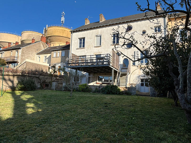 Maison - 245 m² - 9 pièces