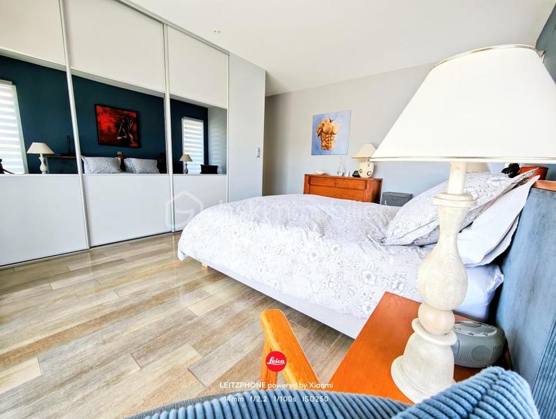 Demeure - 251 m² - 7 pièces