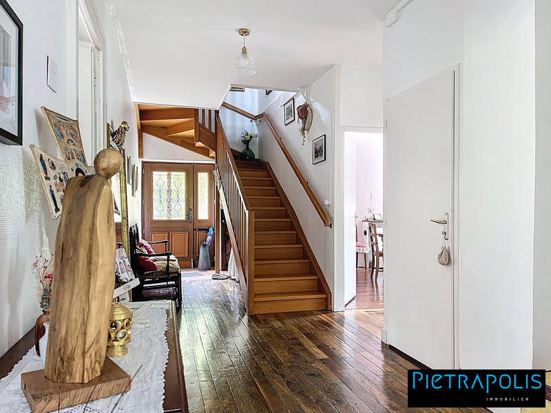 Maison - 268 m² - 10 pièces