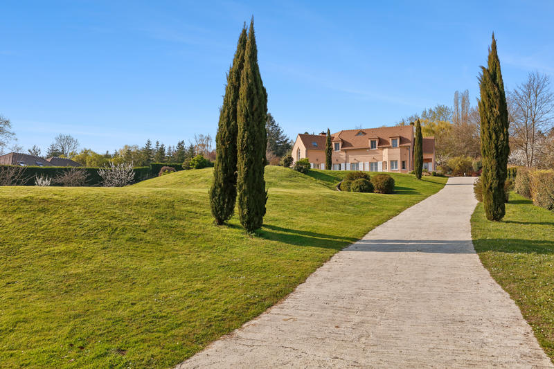 Maison - 438 m² - 12 pièces