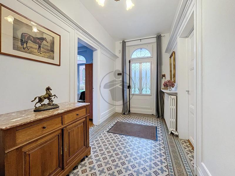 Maison - 229 m² - 8 pièces