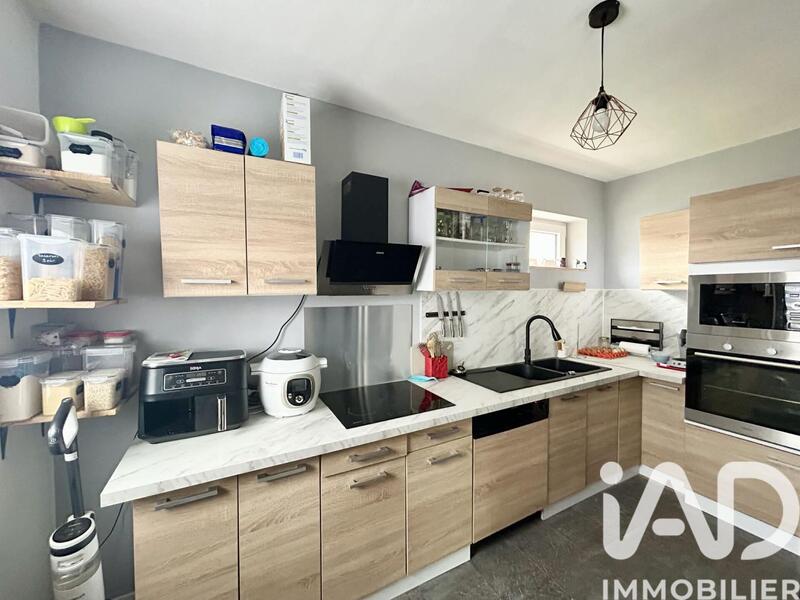 Maison - 99 m² - 6 pièces