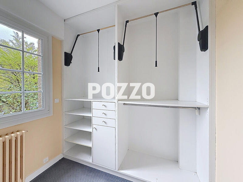Maison - 256 m² - 8 pièces