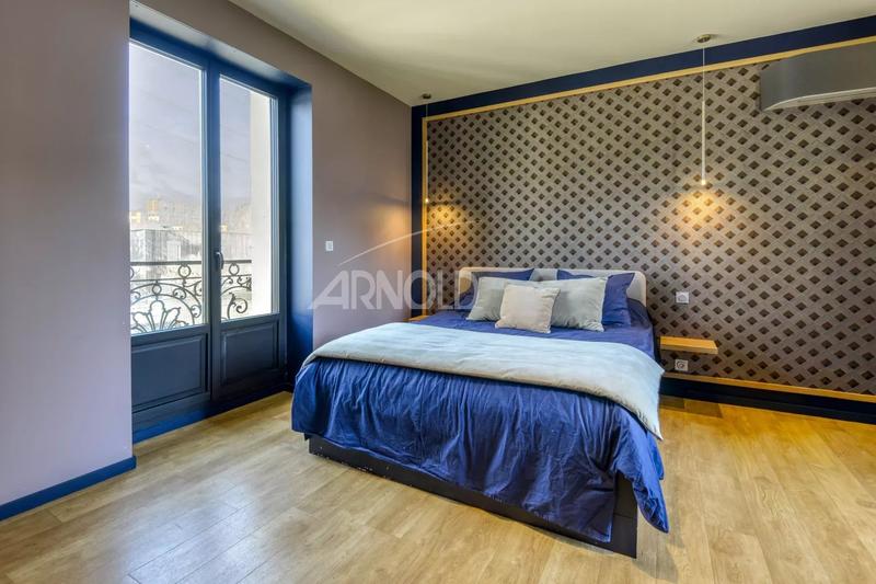 Maison - 283 m² - 10 pièces