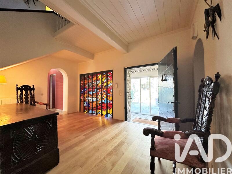 Maison - 325 m² - 8 pièces