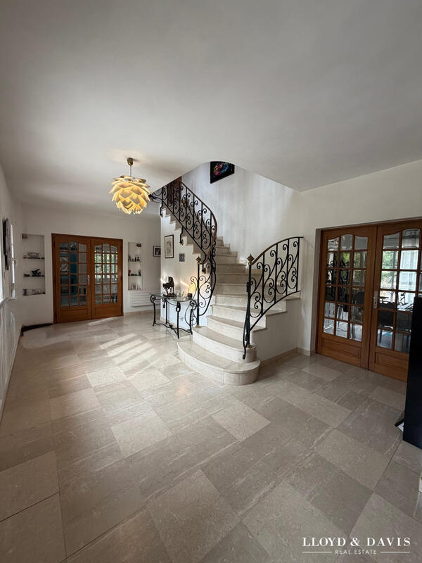 Maison - 320 m² - 10 pièces