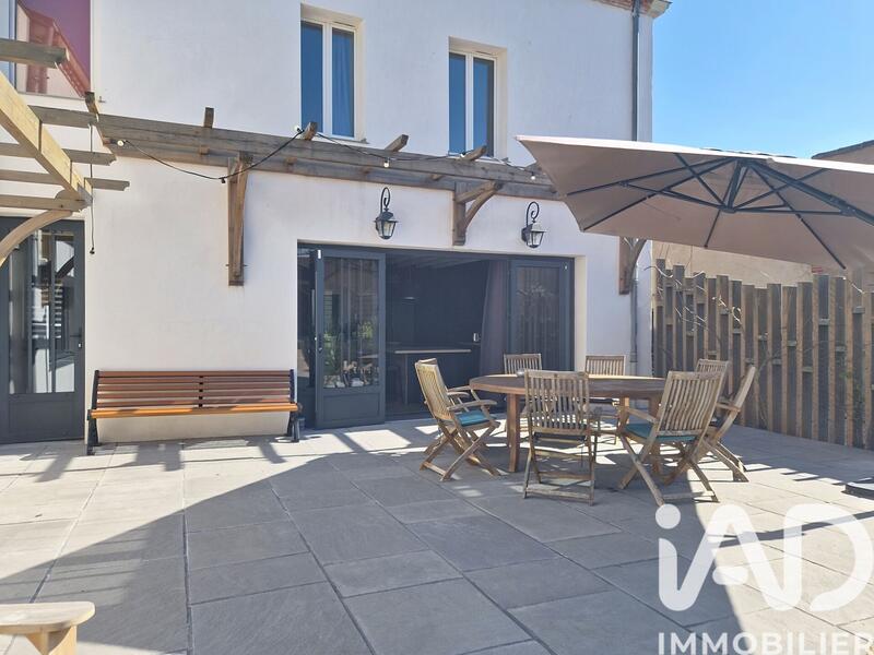 Maison - 250 m² - 7 pièces