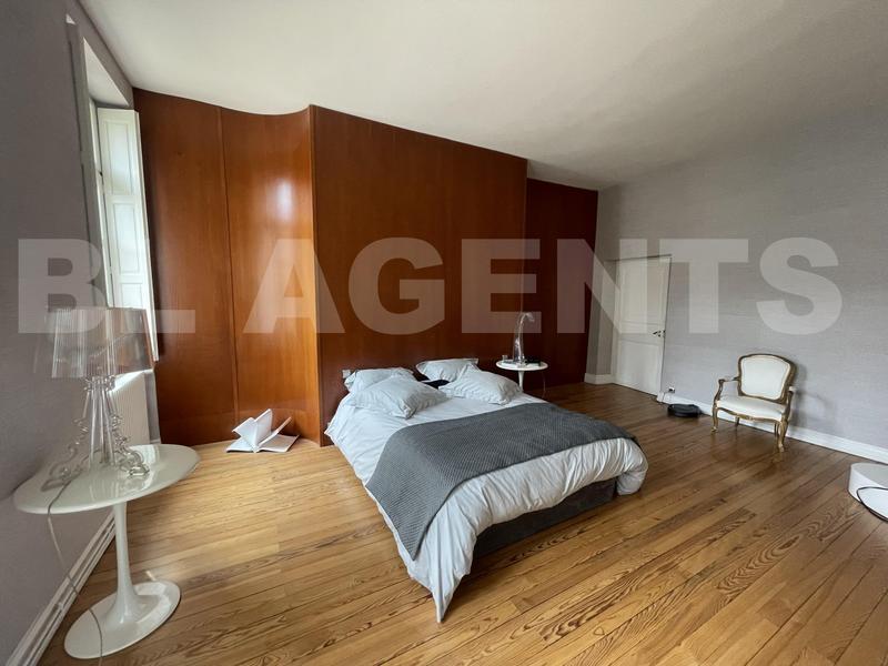 Maison de maîtres - 331 m² - 9 pièces