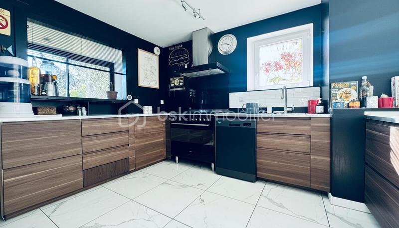 Propriété - 250 m² - 8 pièces