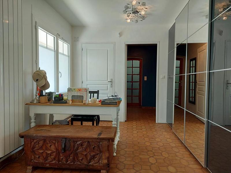 Maison - 219 m² - 11 pièces