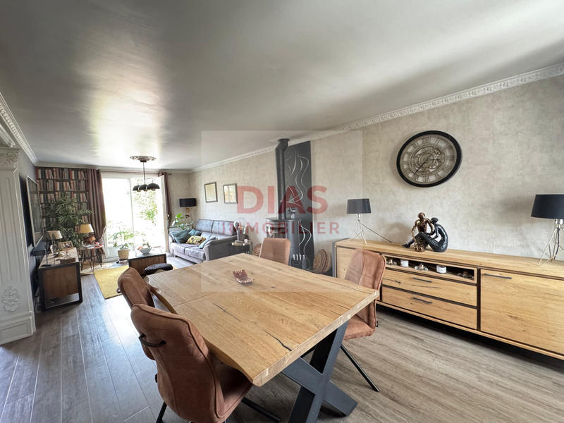 Maison - 95 m² - 5 pièces