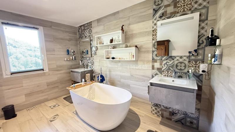 Propriété - 200 m² - 6 pièces