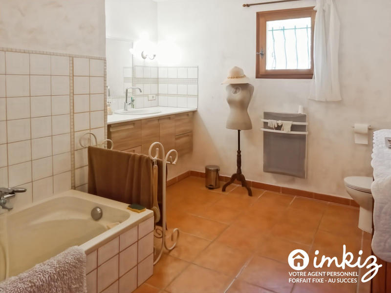 Maison - 220 m² - 9 pièces