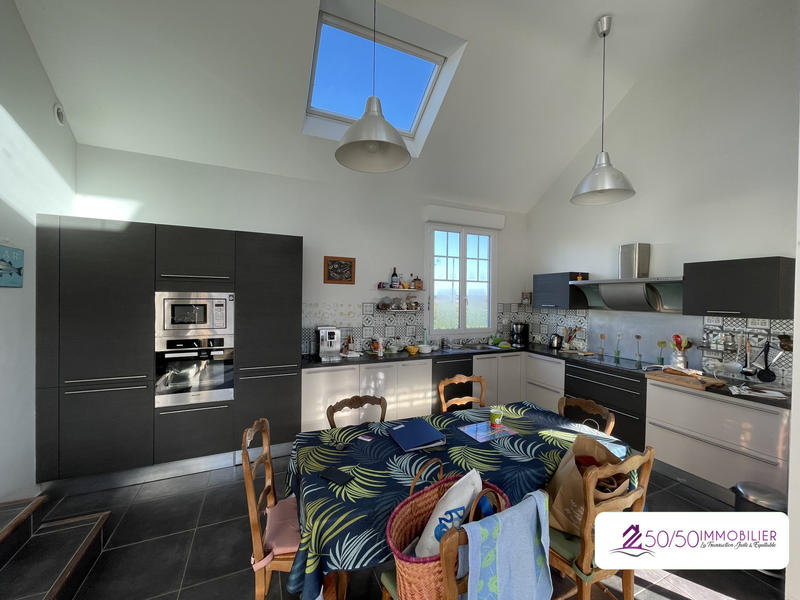 Maison - 184 m² - 9 pièces