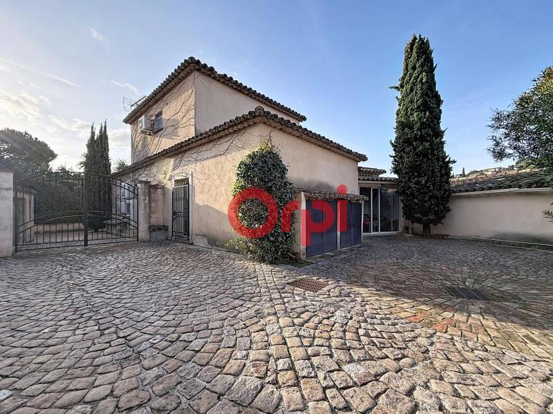 Maison - 315 m² - 6 pièces