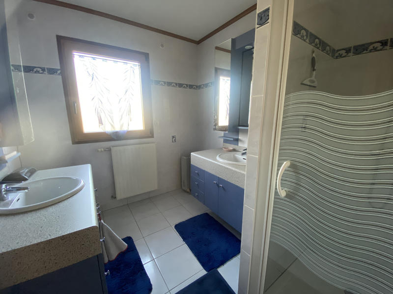 Propriété - 246 m² - 10 pièces