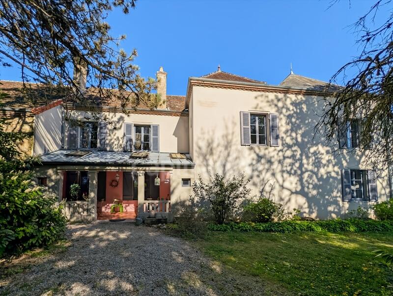 Maison - 380 m² - 12 pièces