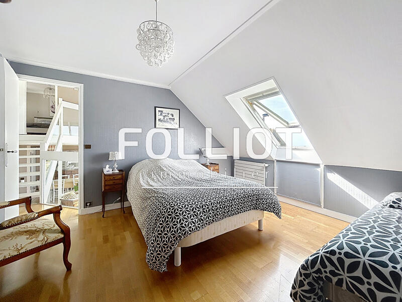 Maison - 162 m² - 8 pièces