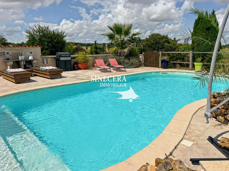 Maison - 232 m² - 8 pièces