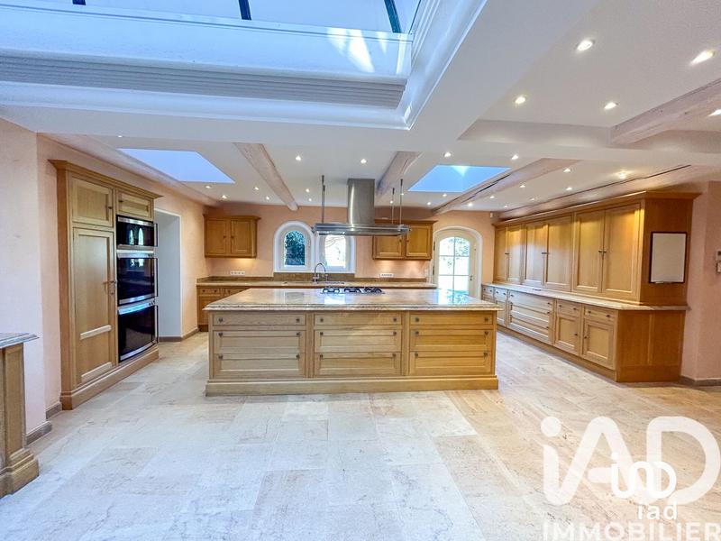 Maison - 380 m² - 9 pièces