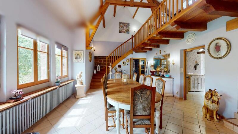 Maison - 220 m² - 7 pièces