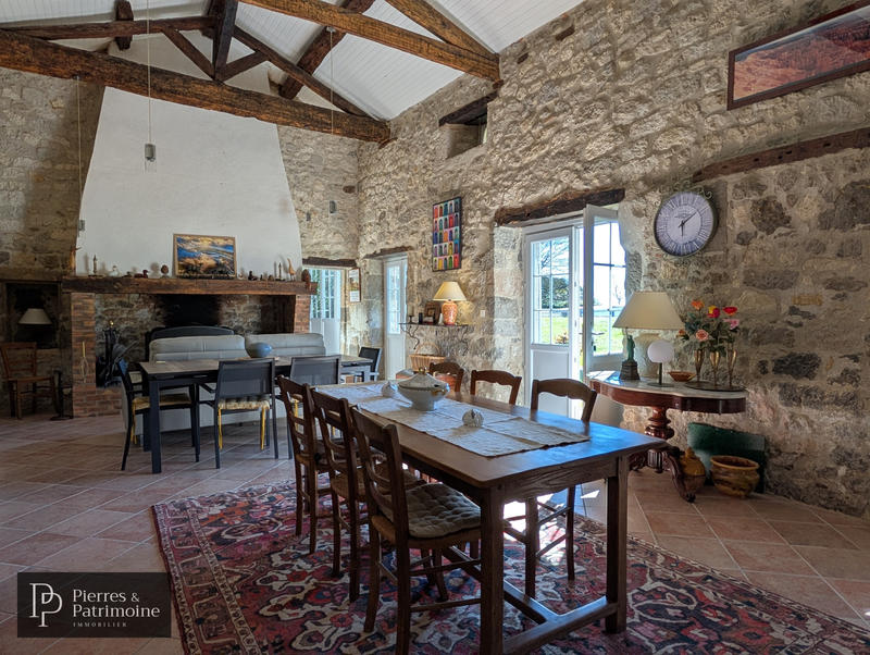 Propriété - 308 m² - 9 pièces