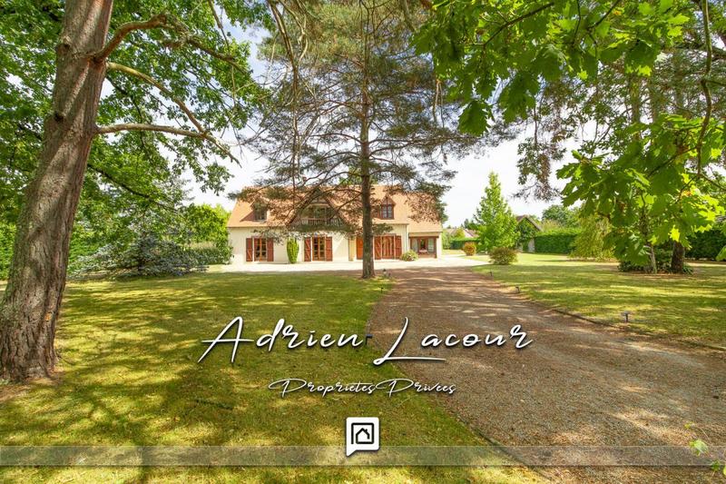 Maison - 242 m² - 10 pièces