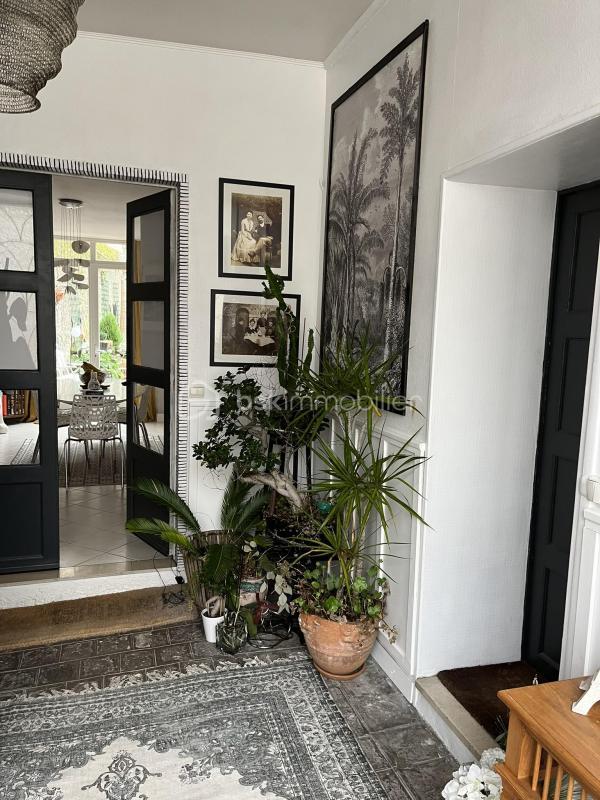 Demeure - 180 m² - 9 pièces