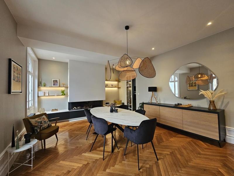 Maison - 270 m² - 11 pièces