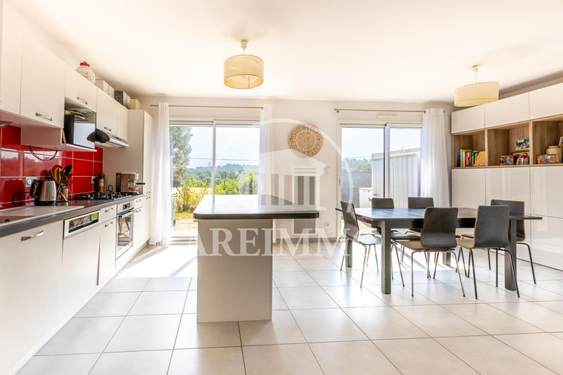 Maison - 94 m² - 5 pièces