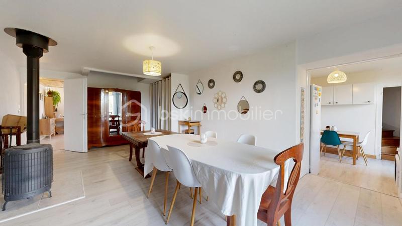 Maison - 218 m² - 8 pièces