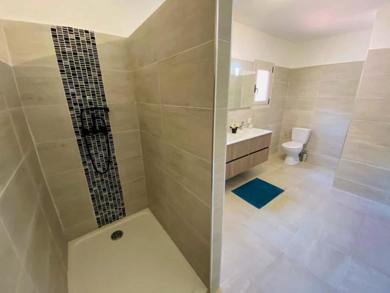 Propriété - 450 m² - 18 pièces